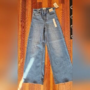 NWT Universal Thread High Rise Everyday Wide Leg Jeans Lightwash Size 4